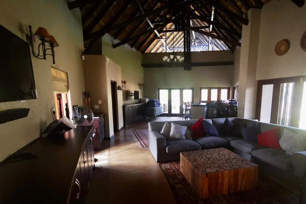 Kgorogoro Lodge Пиланесберг Екстериор снимка